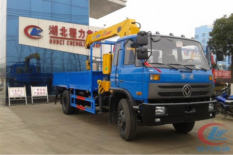 平博pinnacle体育平台东风徐工6.3吨随车吊侧面图